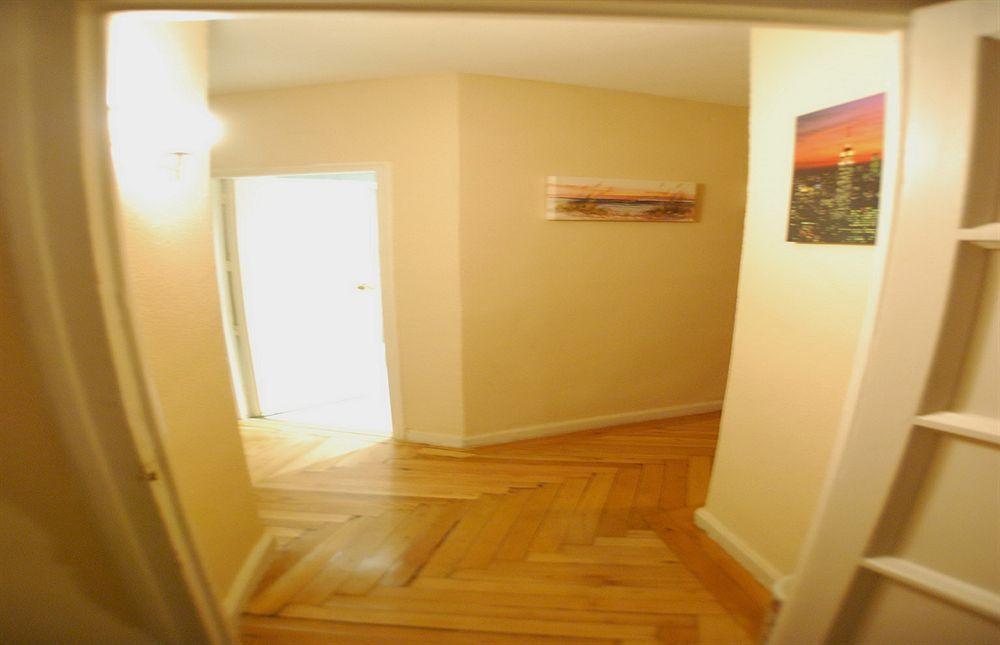 מדריד Apartamentos Aqui Me Quedo מראה חיצוני תמונה
