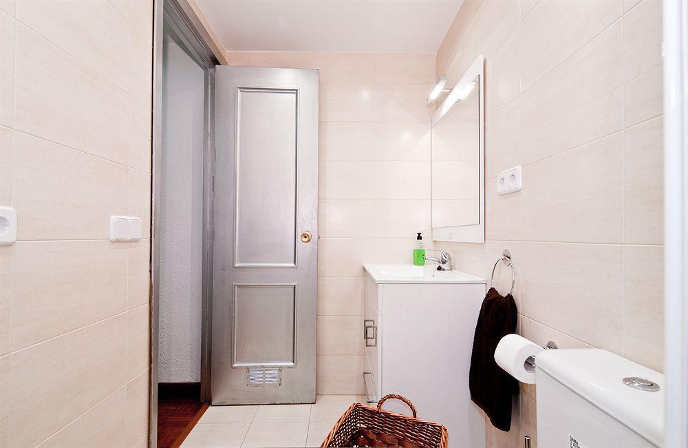מדריד Apartamentos Aqui Me Quedo מראה חיצוני תמונה