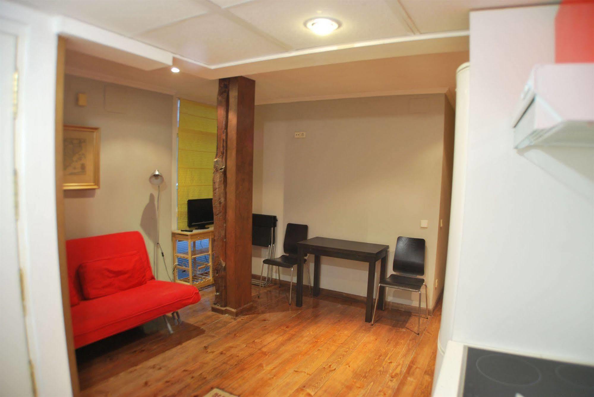 מדריד Apartamentos Aqui Me Quedo מראה חיצוני תמונה