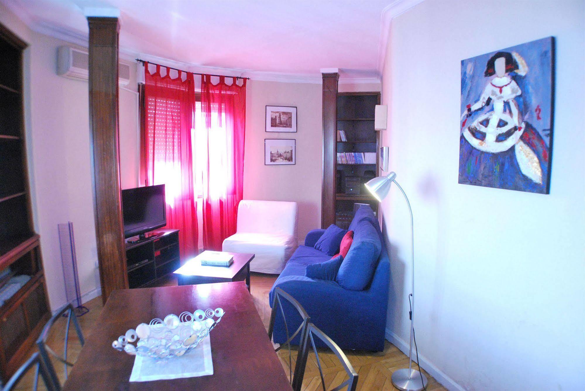 מדריד Apartamentos Aqui Me Quedo מראה חיצוני תמונה