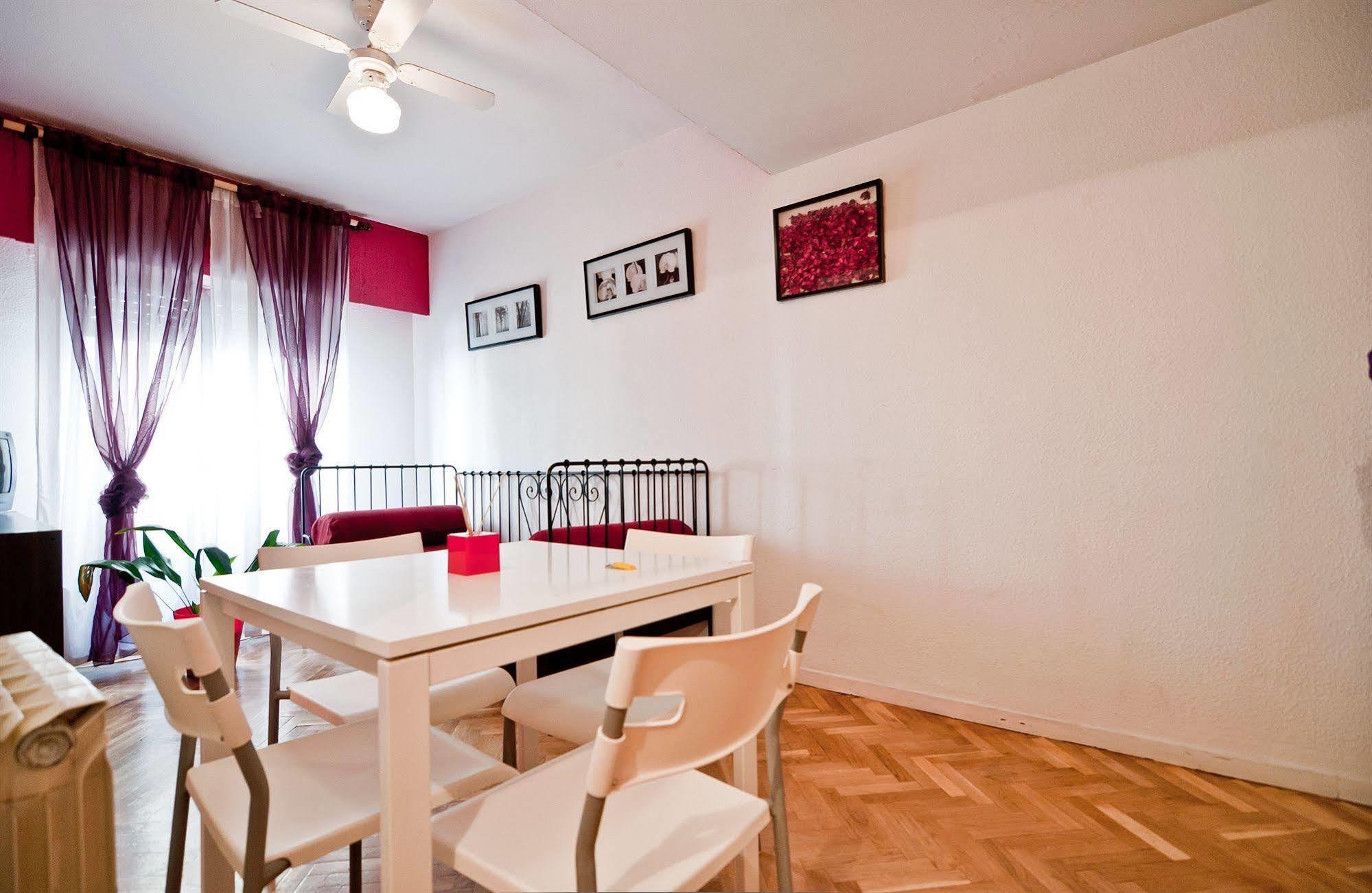מדריד Apartamentos Aqui Me Quedo מראה חיצוני תמונה