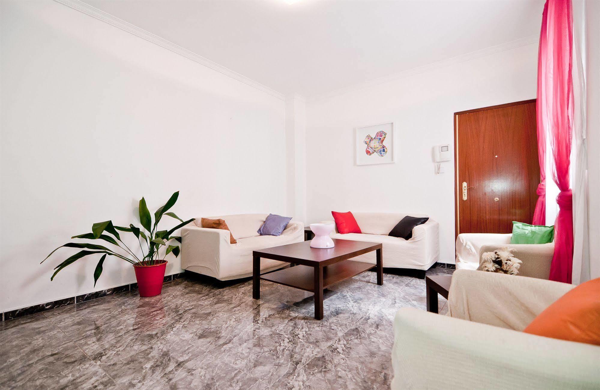 מדריד Apartamentos Aqui Me Quedo מראה חיצוני תמונה