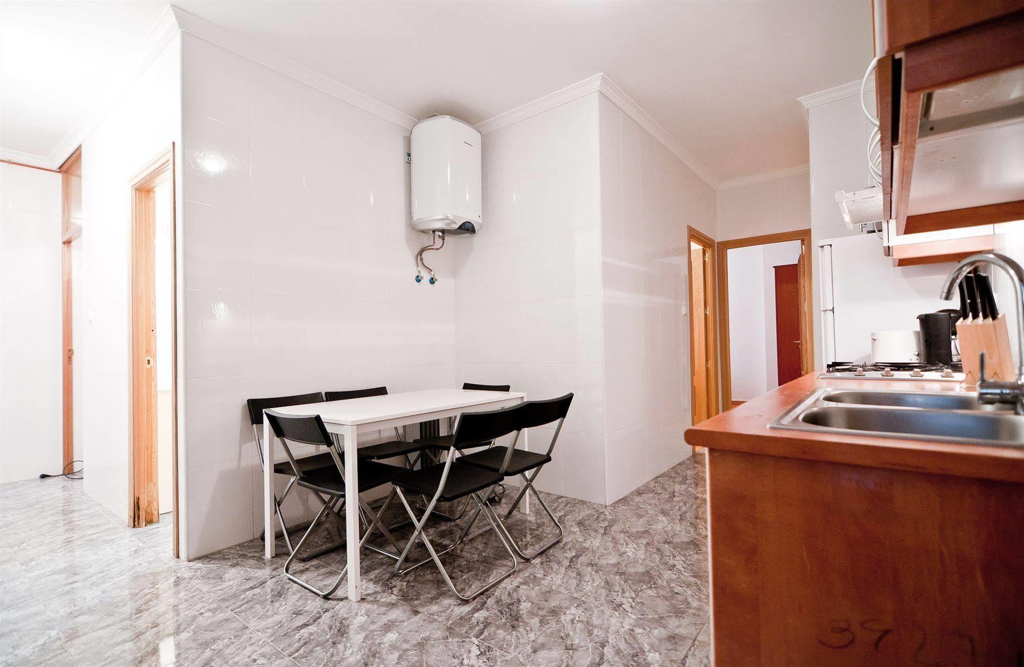 מדריד Apartamentos Aqui Me Quedo מראה חיצוני תמונה
