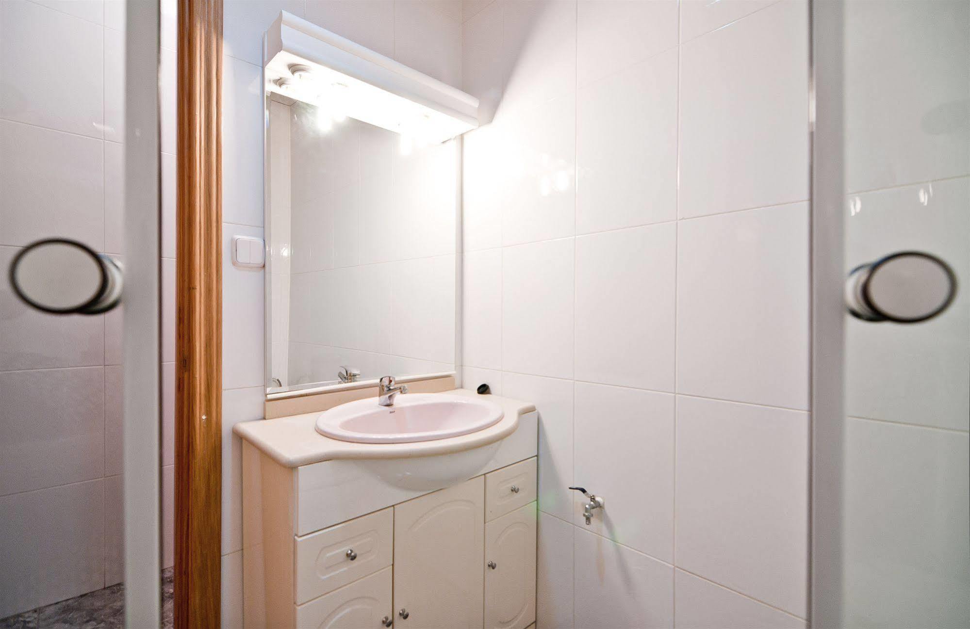מדריד Apartamentos Aqui Me Quedo מראה חיצוני תמונה