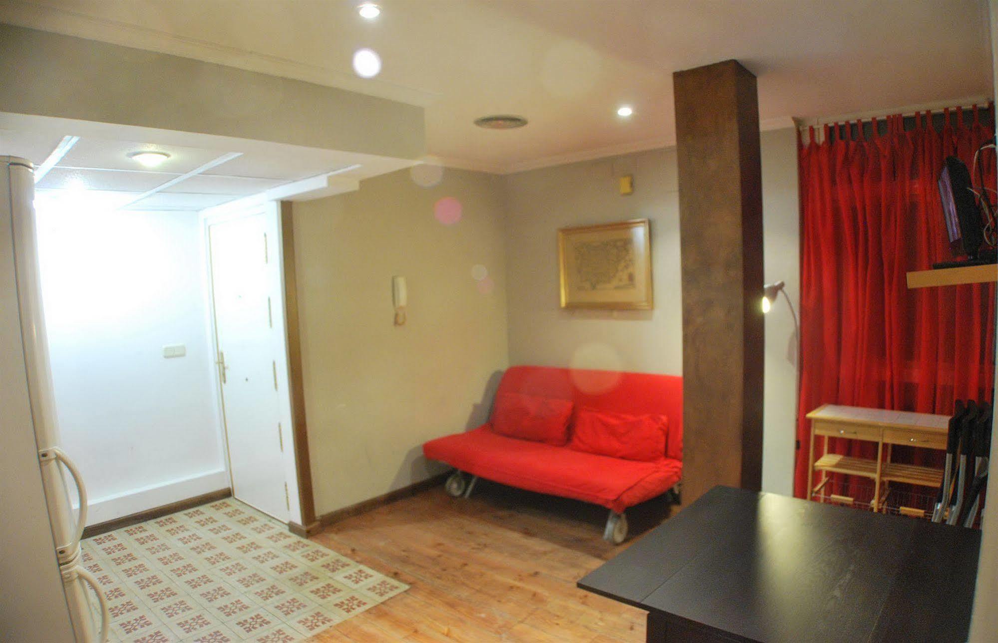 מדריד Apartamentos Aqui Me Quedo מראה חיצוני תמונה