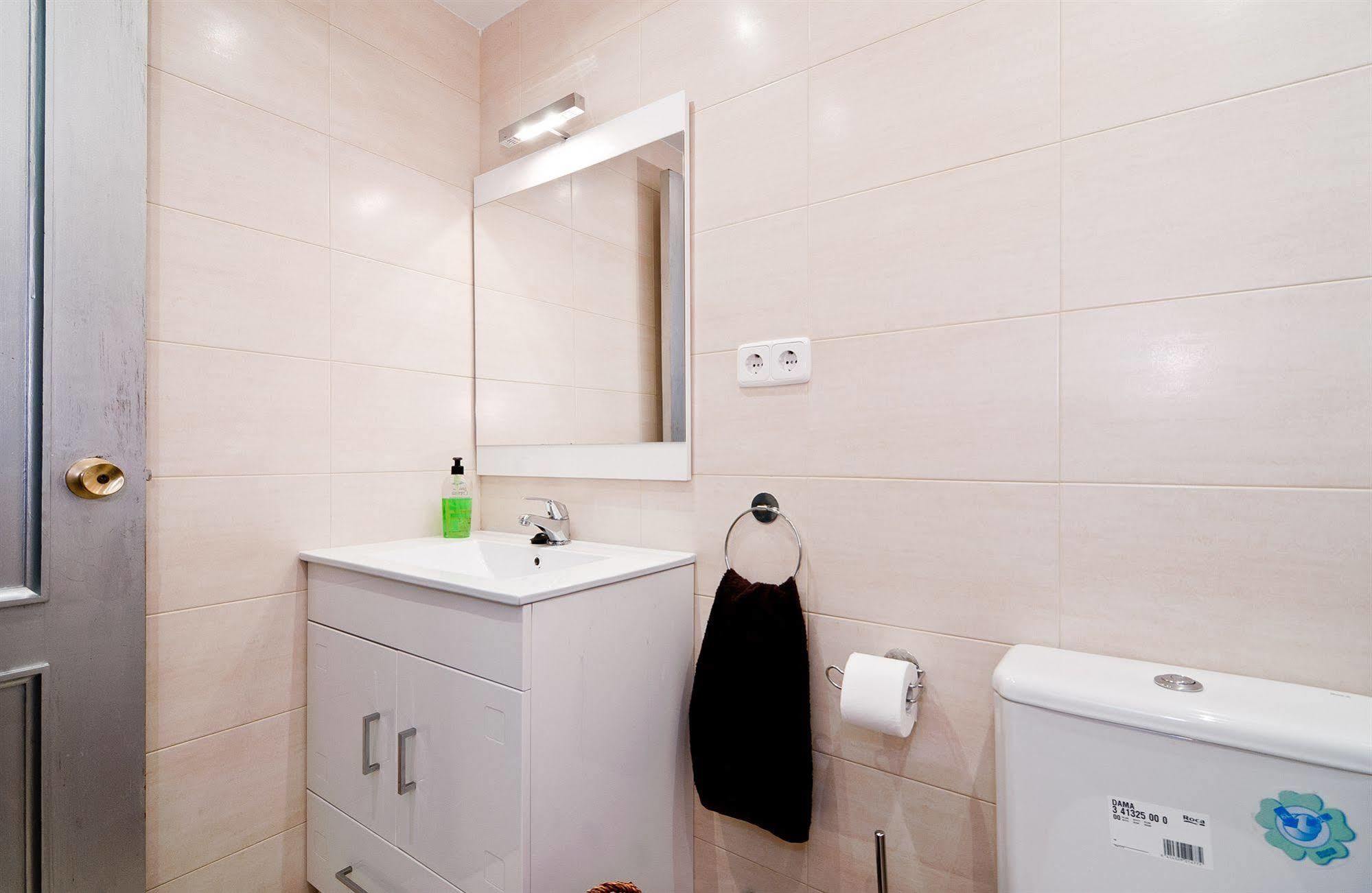 מדריד Apartamentos Aqui Me Quedo מראה חיצוני תמונה